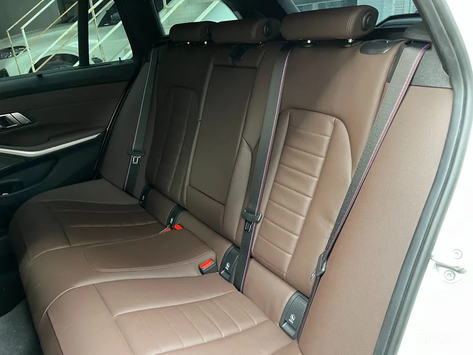 Photo 13 - BMW 3 Series