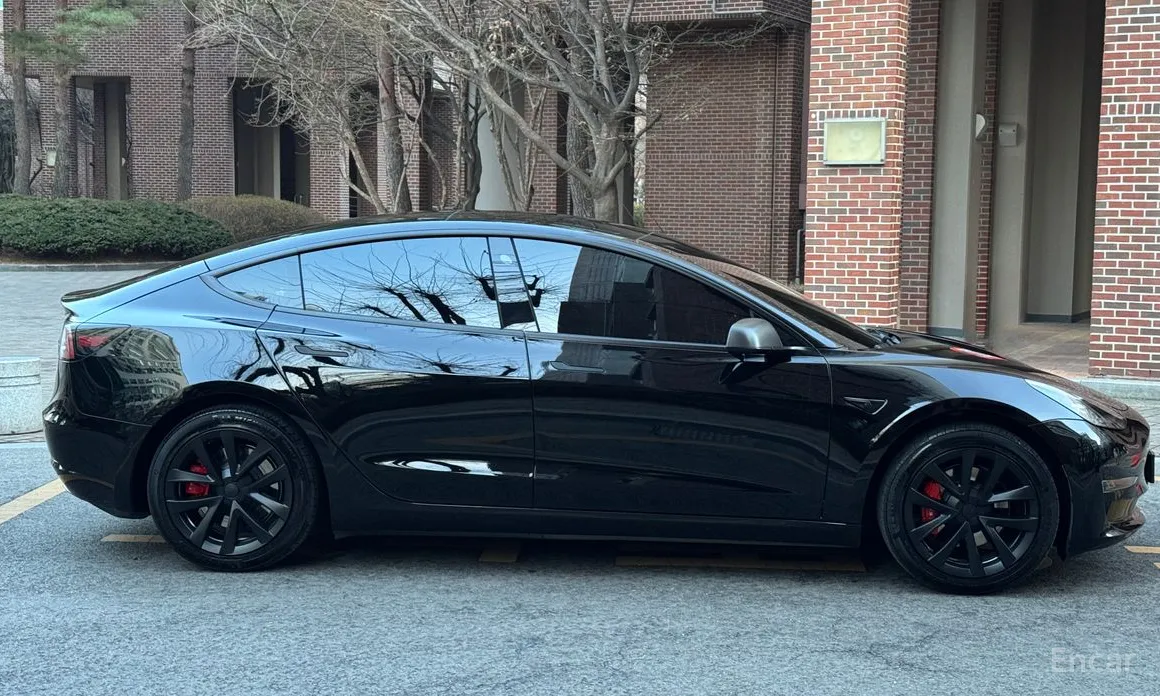 Фото 4 - Tesla Model 3