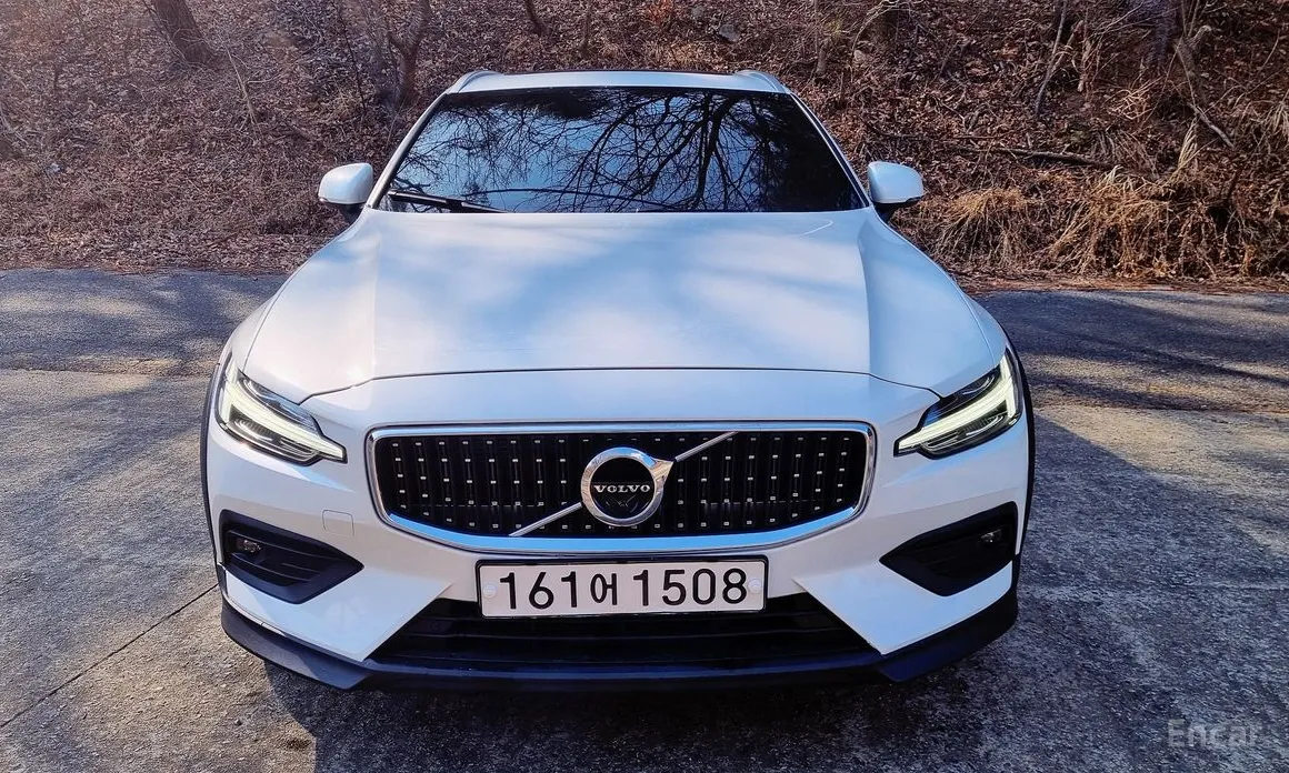 Фото 1 - Volvo V60