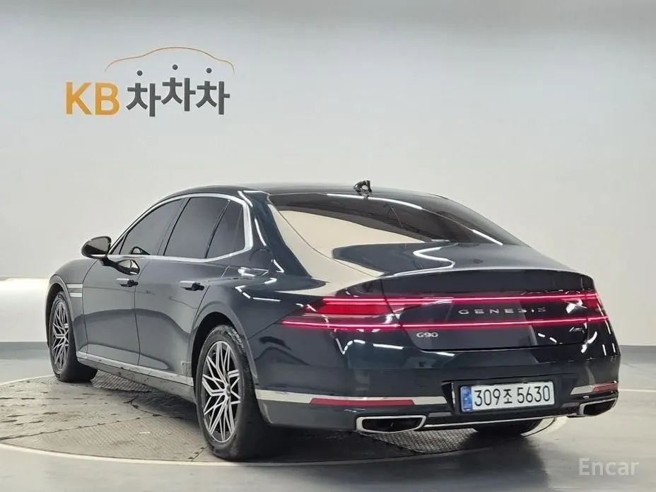 Фото 2 - Genesis G90