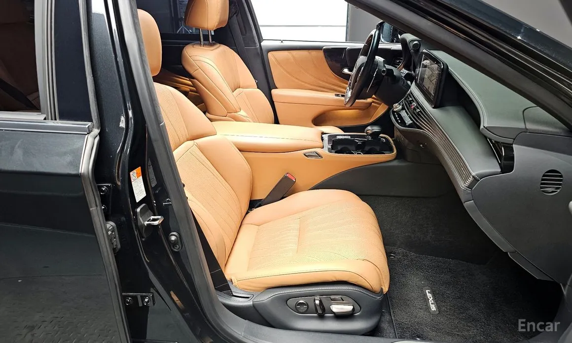 Фото 10 - Lexus LS