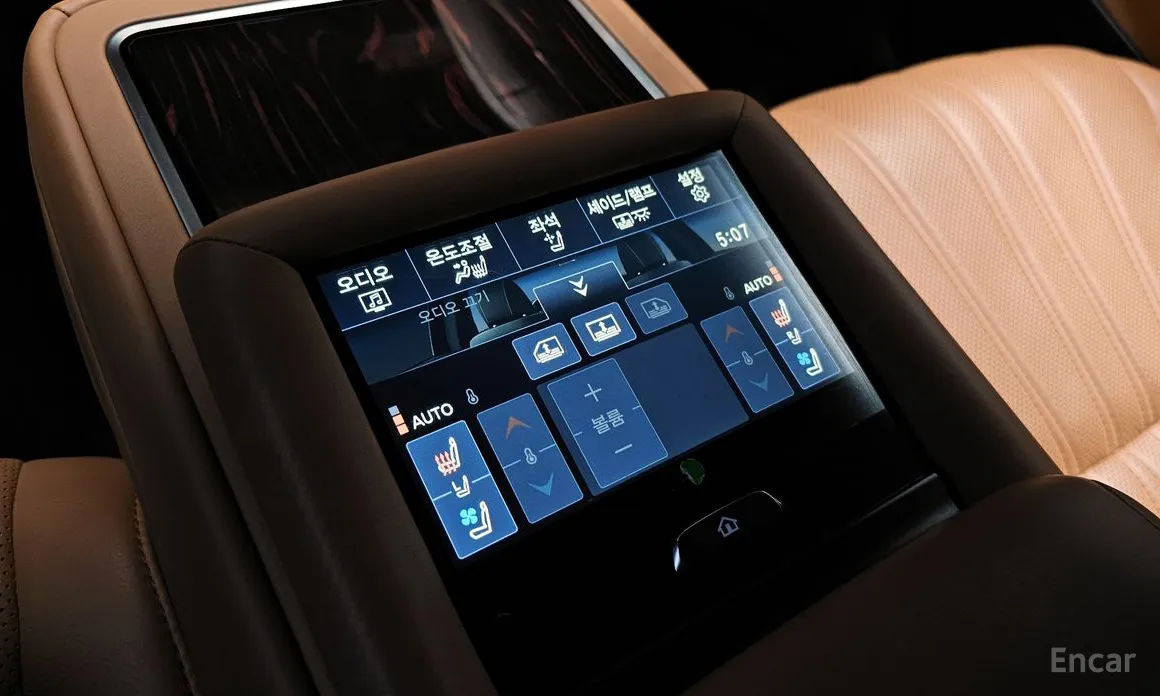 Фото 19 - Lexus LS