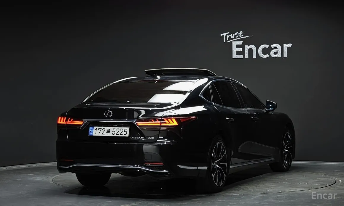 Фото 2 - Lexus LS