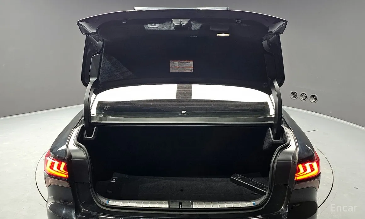 Фото 20 - Lexus LS