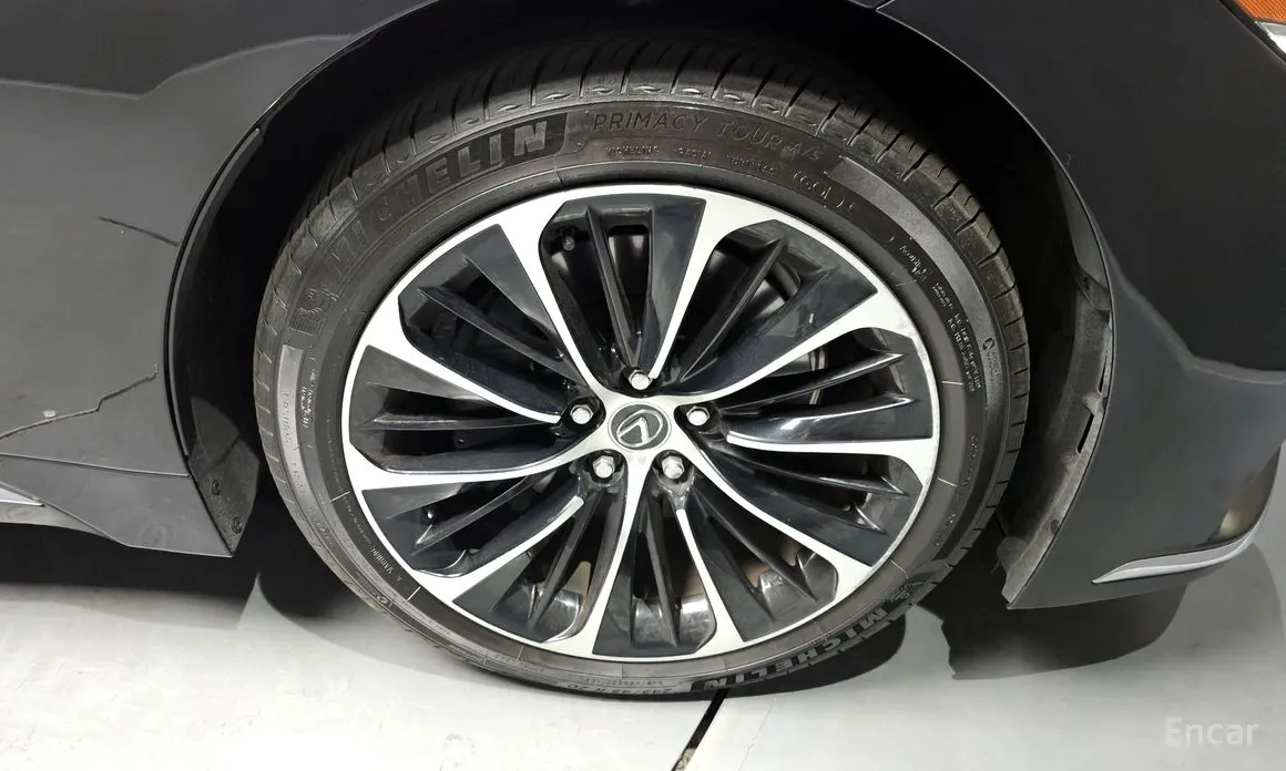 Фото 5 - Lexus LS