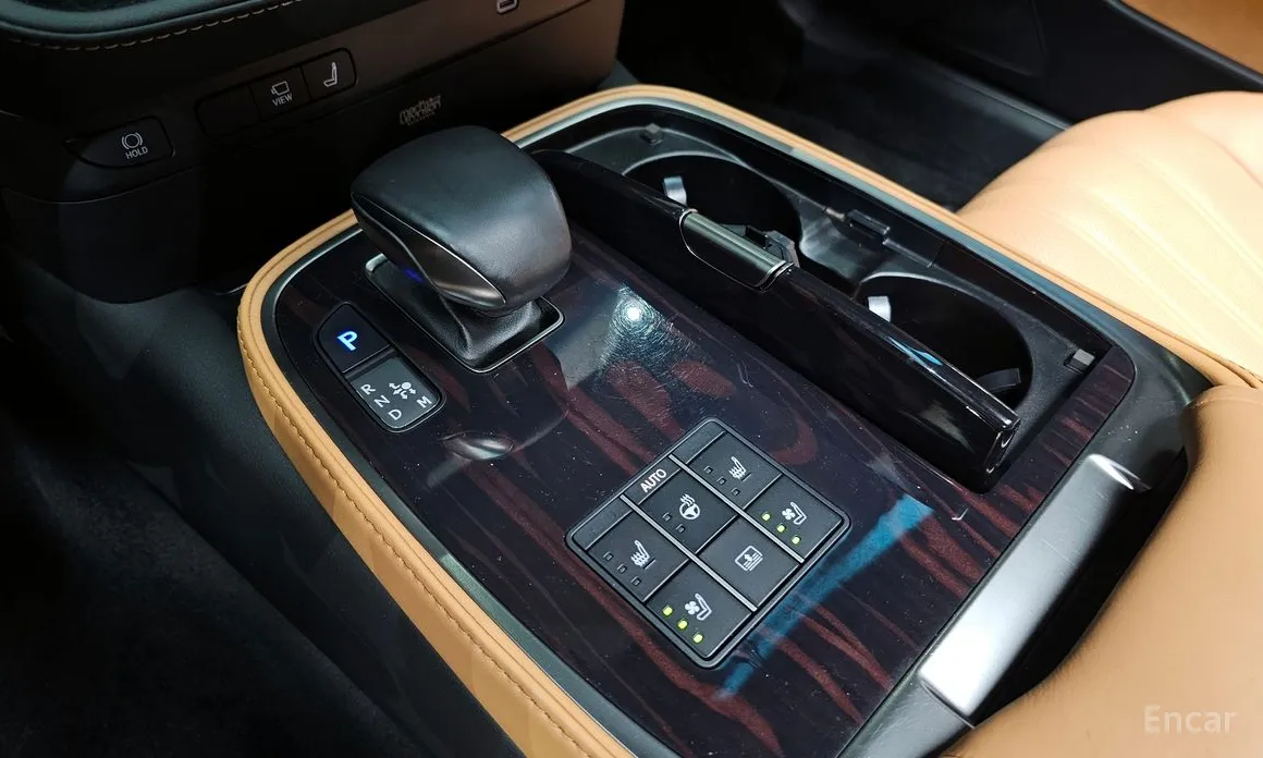 Фото 9 - Lexus LS