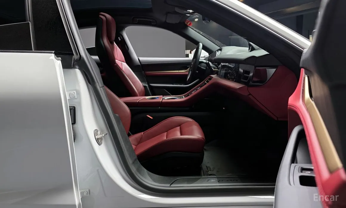 Фото 10 - Porsche Taycan