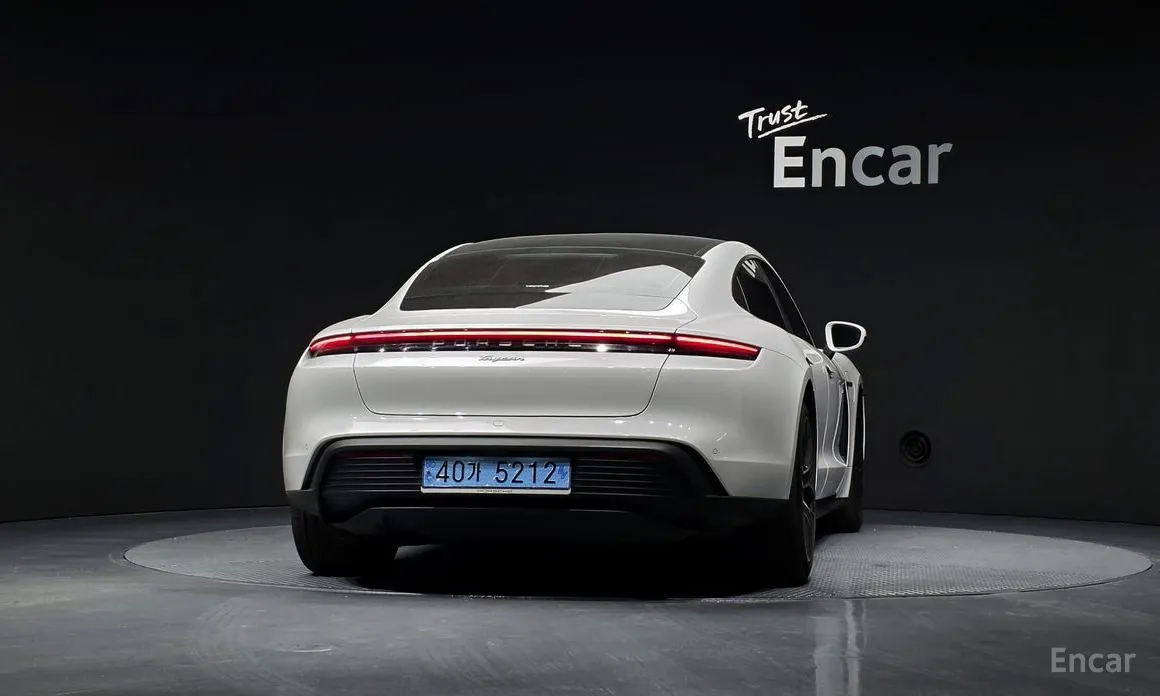 Фото 4 - Porsche Taycan