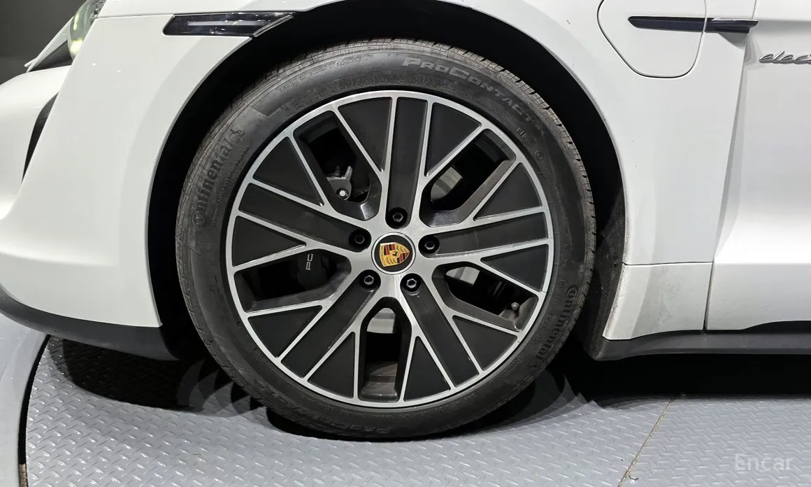 Фото 5 - Porsche Taycan