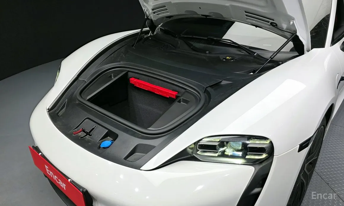 Фото 6 - Porsche Taycan