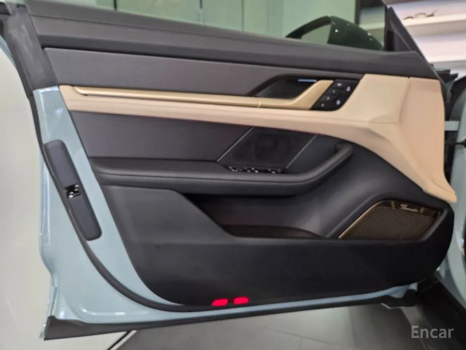 Фото 10 - Porsche Taycan