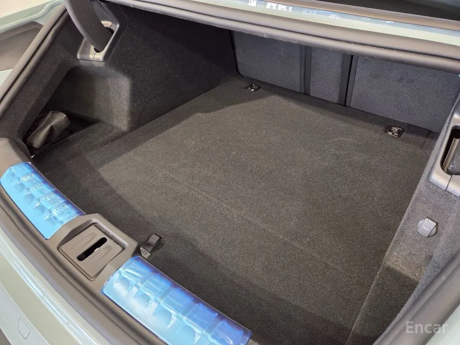 Фото 12 - Porsche Taycan