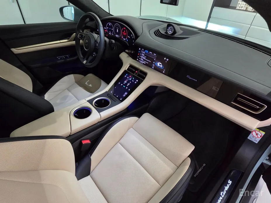 Фото 9 - Porsche Taycan