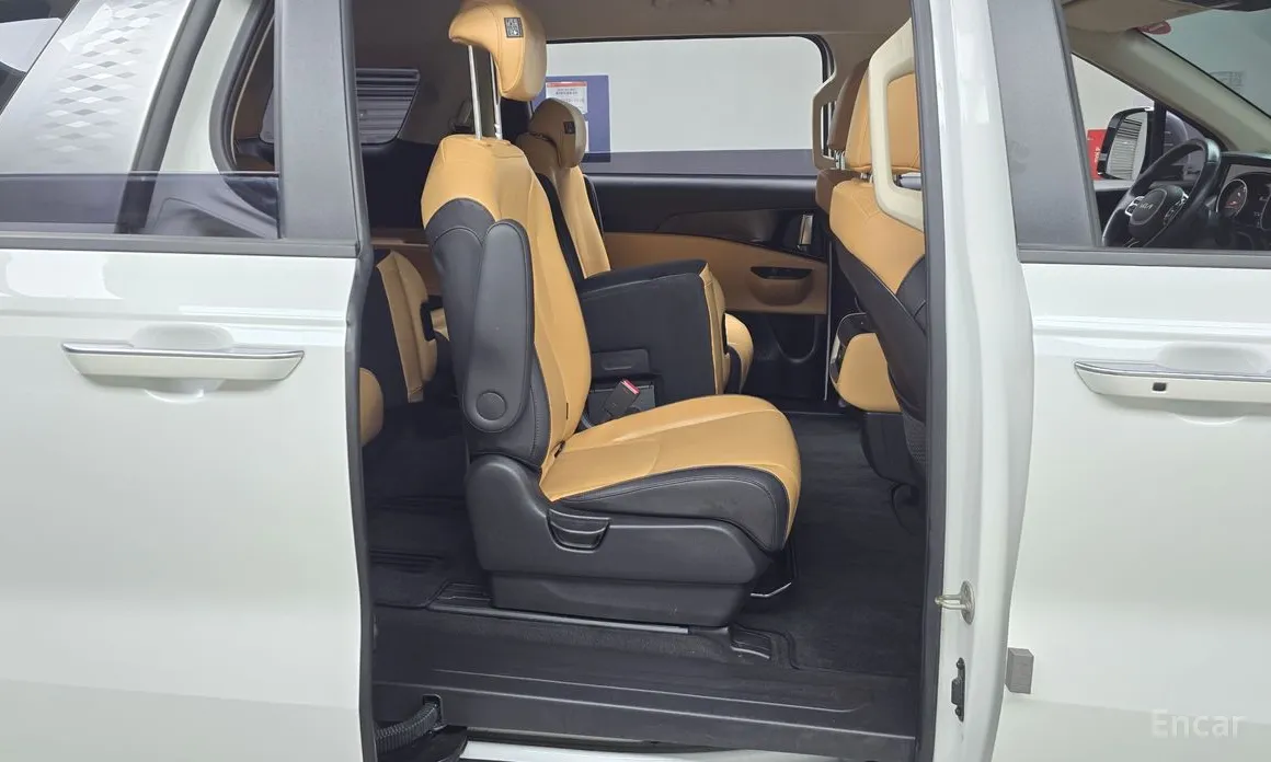 Фото 12 - Kia Carnival