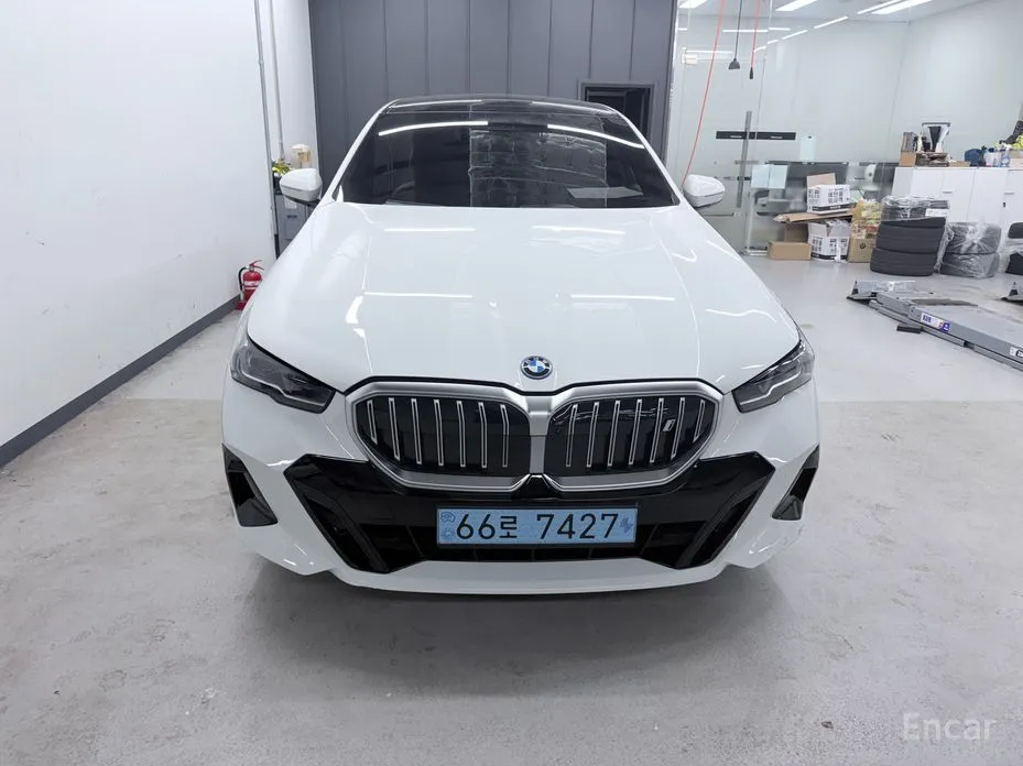 Фото 3 - BMW i5