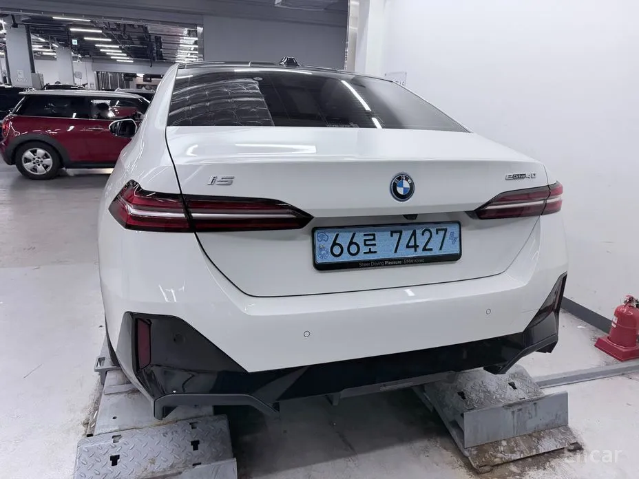 Фото 4 - BMW i5