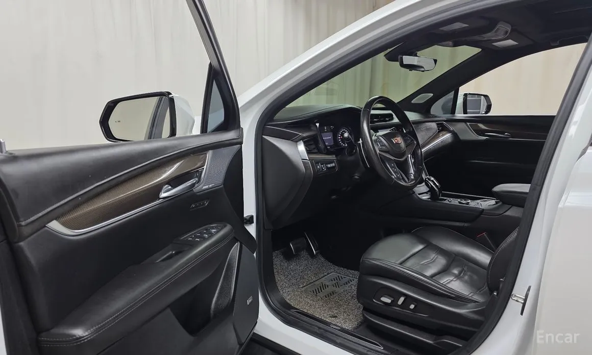 Фото 10 - Cadillac XT5