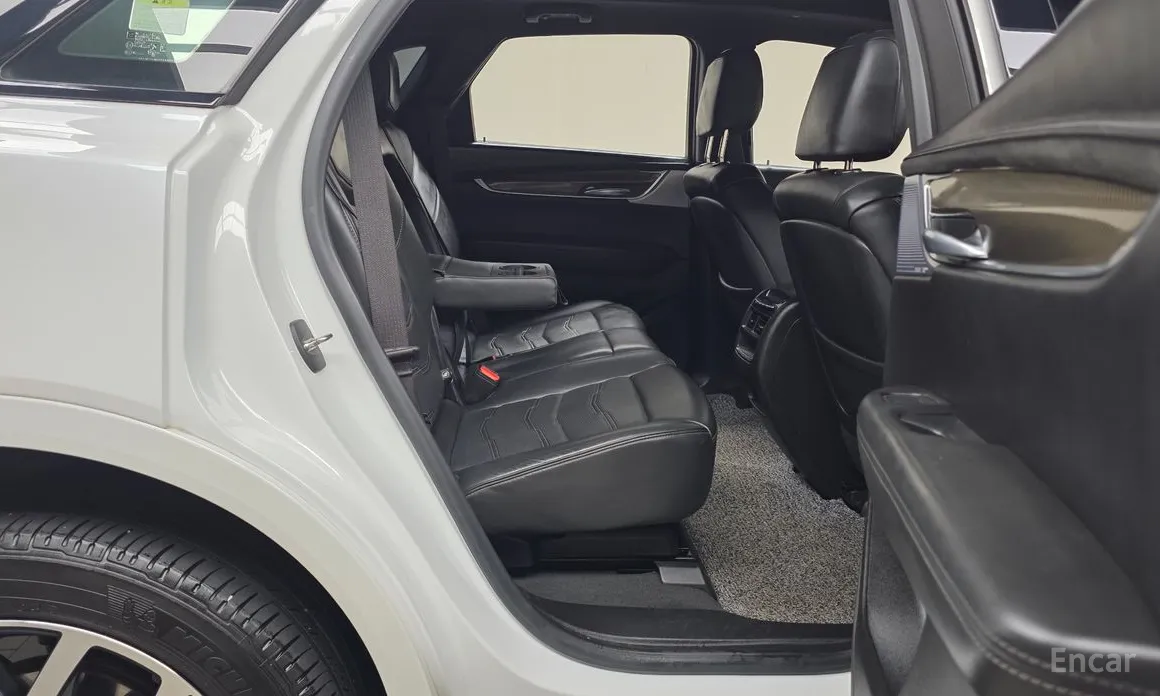 Фото 12 - Cadillac XT5