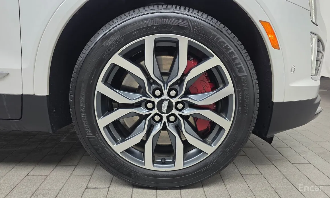 Фото 5 - Cadillac XT5