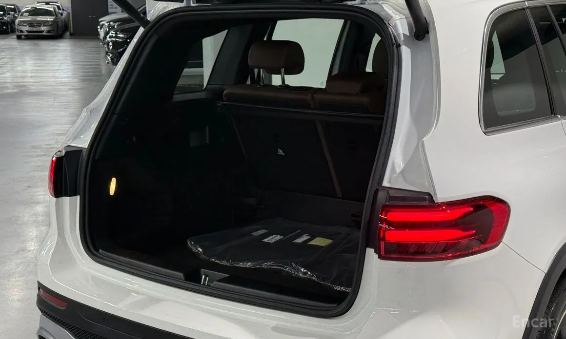 Фото 10 - Mercedes-Benz GLB-Class