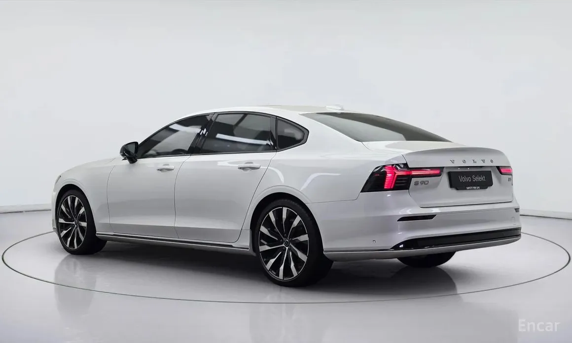 Фото 2 - Volvo S90