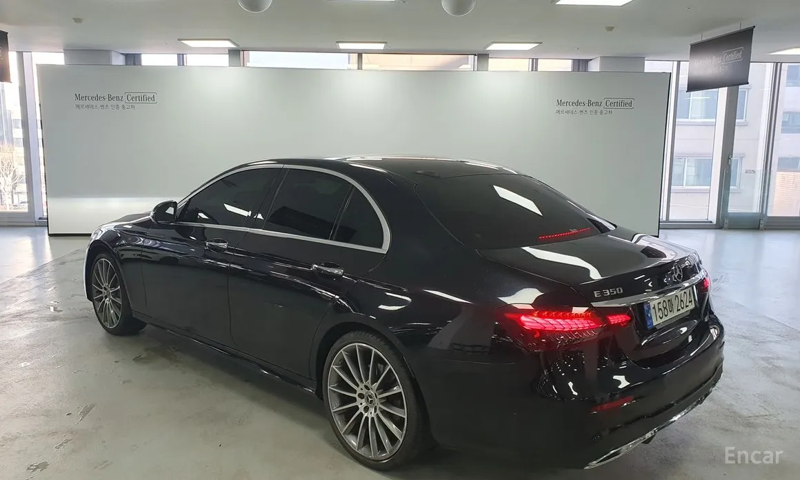 Фото 13 - Mercedes-Benz E-Class