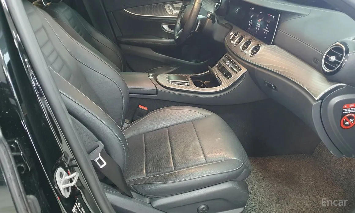 Фото 15 - Mercedes-Benz E-Class