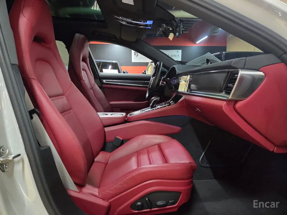 Фото 14 - Porsche Panamera