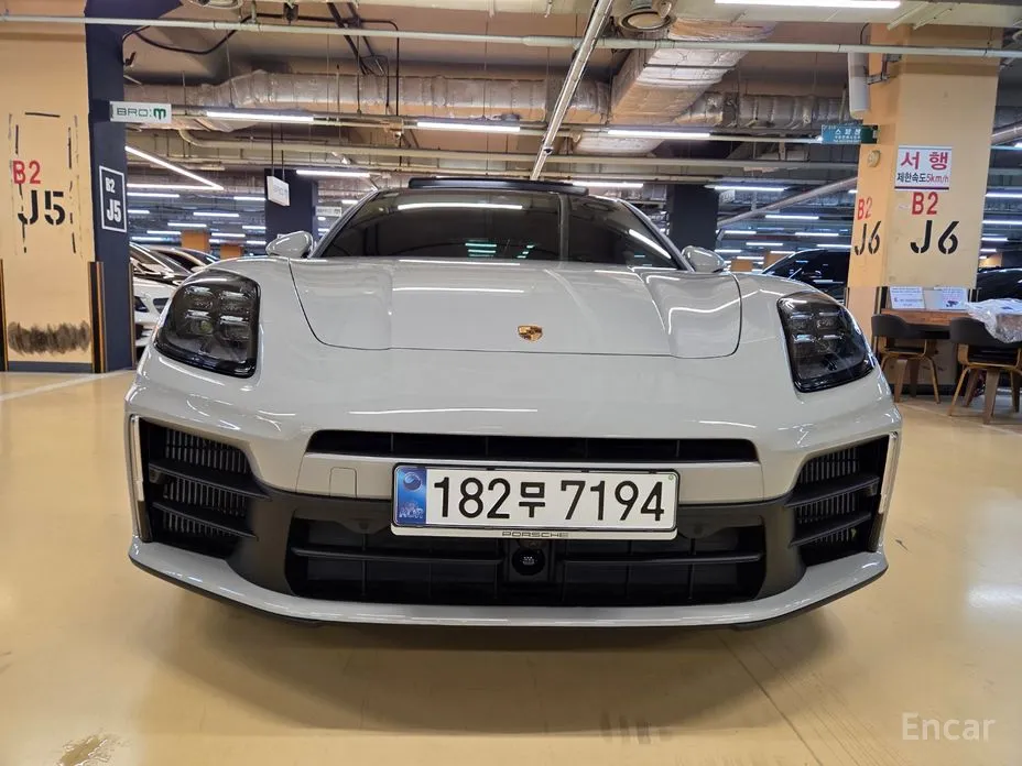 Фото 3 - Porsche Panamera