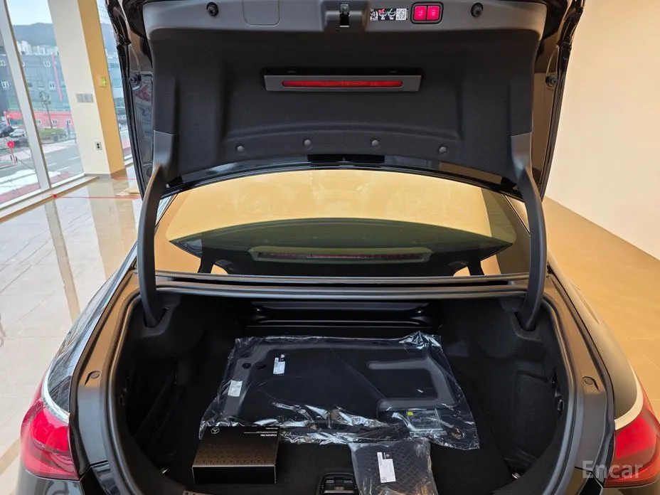 Фото 14 - Mercedes-Benz E-Class