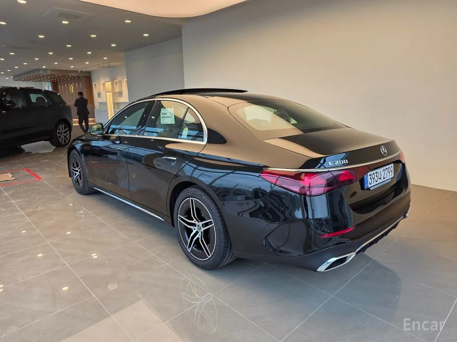 Фото 2 - Mercedes-Benz E-Class