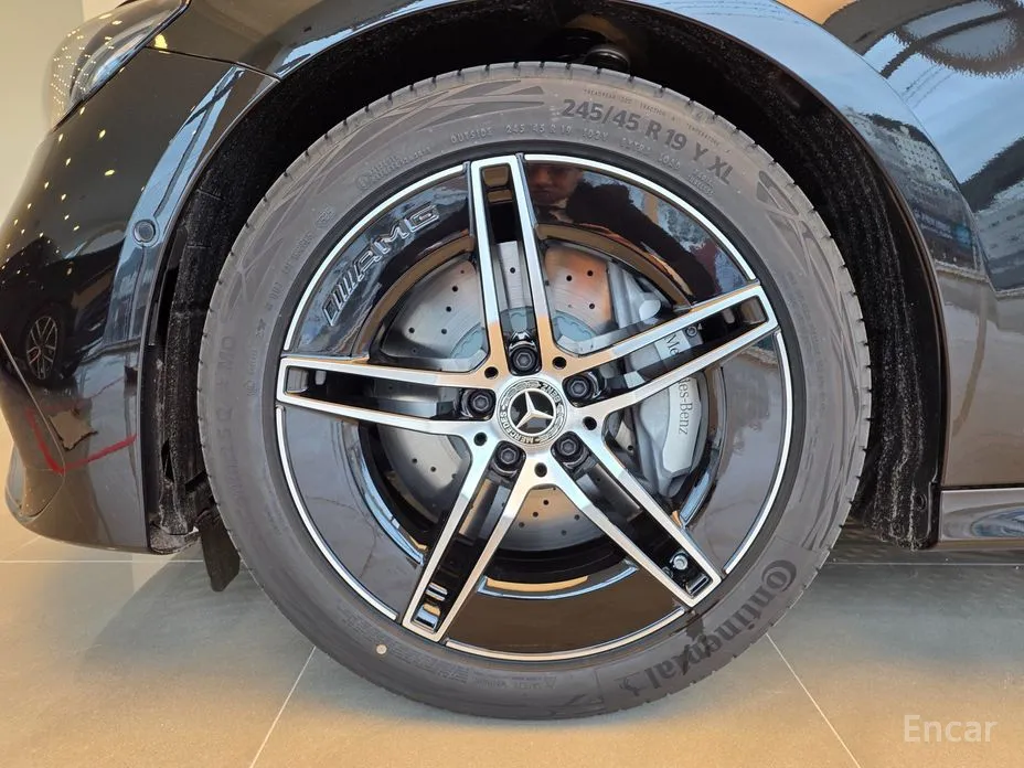 Фото 5 - Mercedes-Benz E-Class