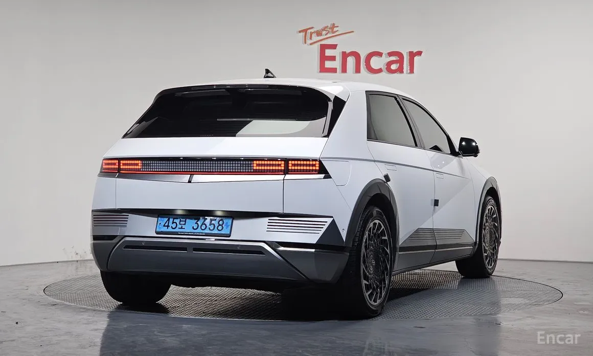 Photo 2 - Hyundai Ioniq 5