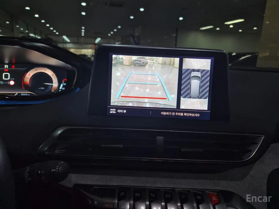 Фото 10 - Peugeot 5008