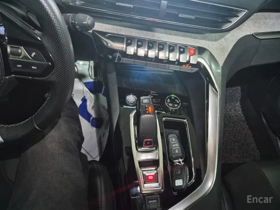 Фото 13 - Peugeot 5008