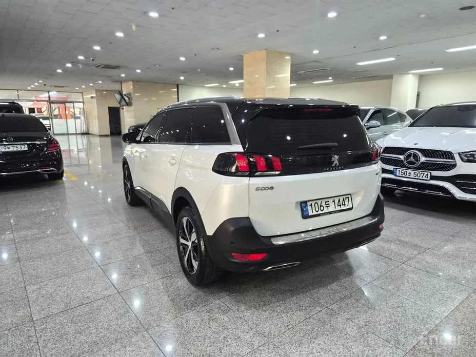 Фото 3 - Peugeot 5008