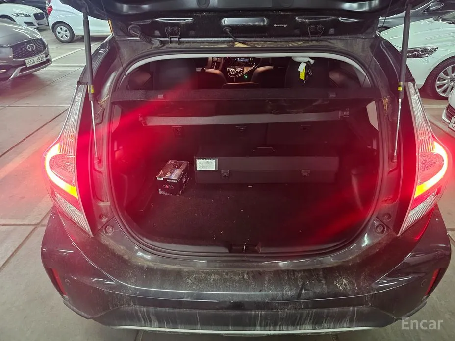 Фото 4 - Toyota Prius