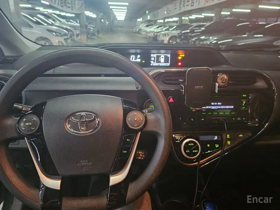Фото 8 - Toyota Prius