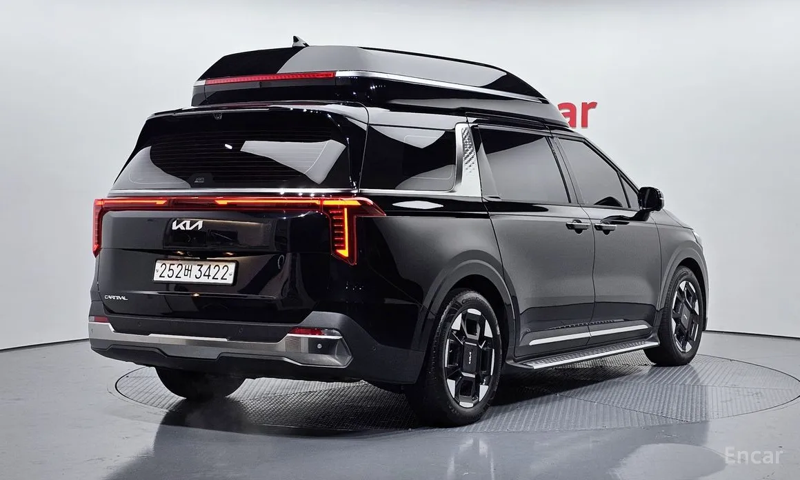 Фото 2 - Kia Carnival