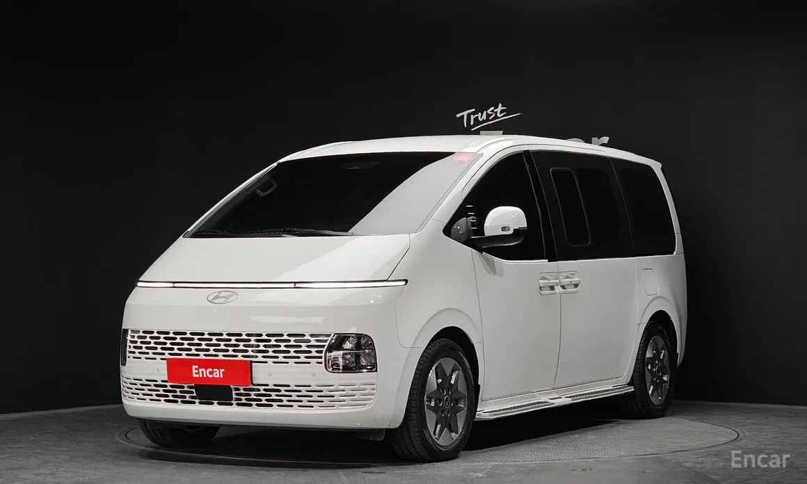 Фото 1 - Hyundai Staria