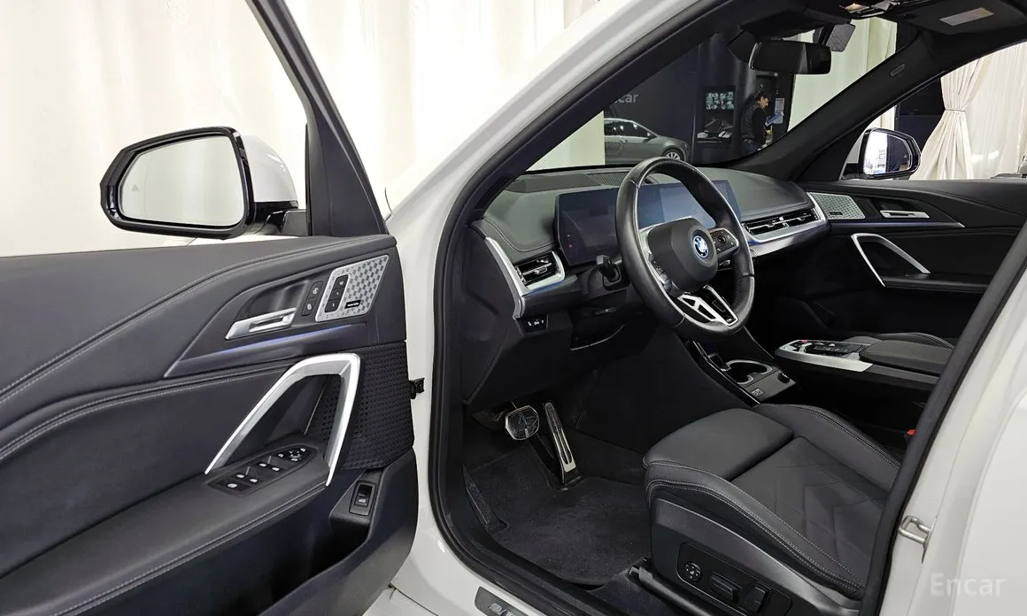 Фото 10 - BMW iX1