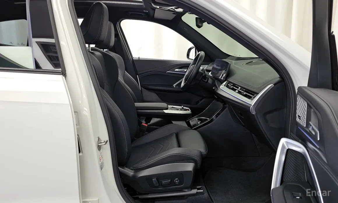 Фото 11 - BMW iX1