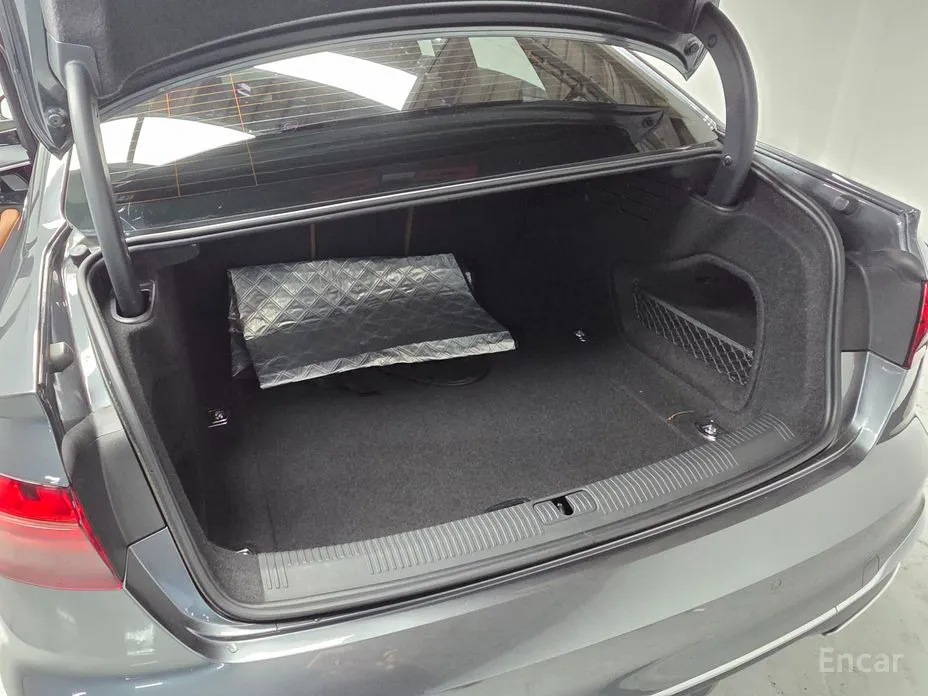 Фото 19 - Audi A4