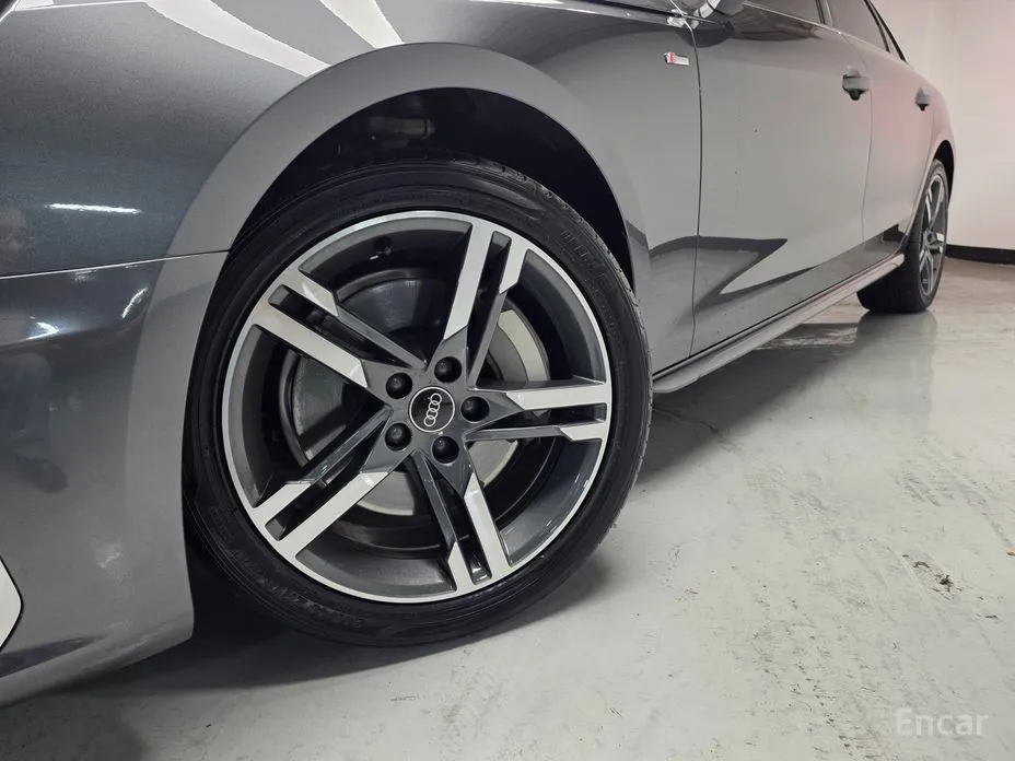 Фото 20 - Audi A4