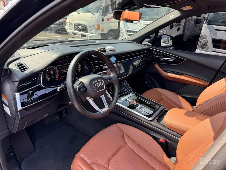 Фото 18 - Audi Q7