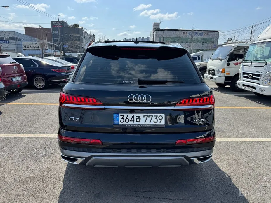 Фото 4 - Audi Q7