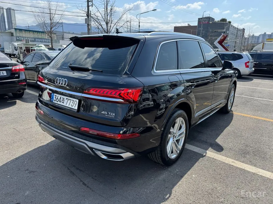 Фото 5 - Audi Q7