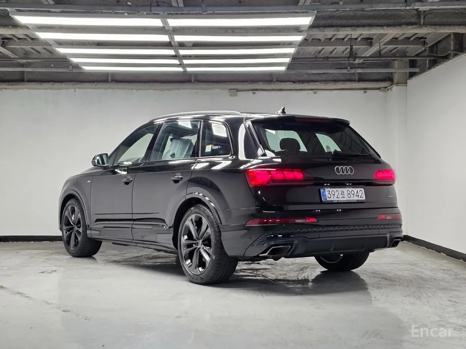 Фото 2 - Audi Q7