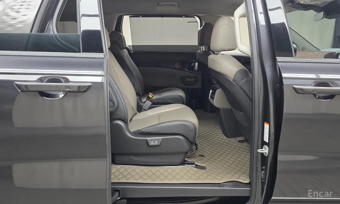 Фото 12 - Kia Carnival