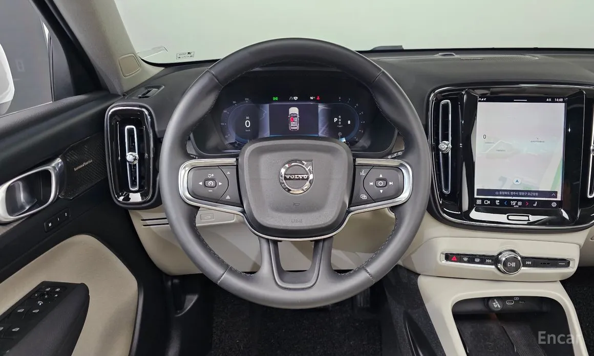 Фото 13 - Volvo XC40